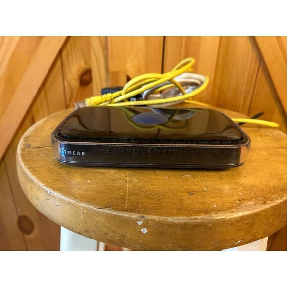 NETGEAR N600 Wireless Dual Band Gigabit Modem Router WNDR3400v3 (0743) - Picture 2 of 7